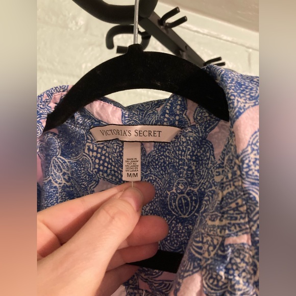 Victoria’s Secret Nightshirt EUC Lilac and Blue Print Medium - Picture 5 of 5